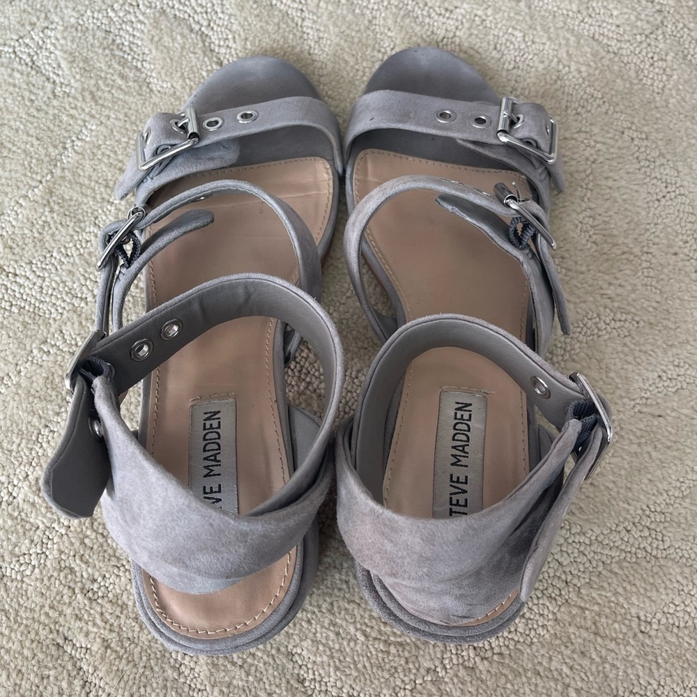 STEVE MADDEN Rotating Suede Sandals - Picture 7 of 8